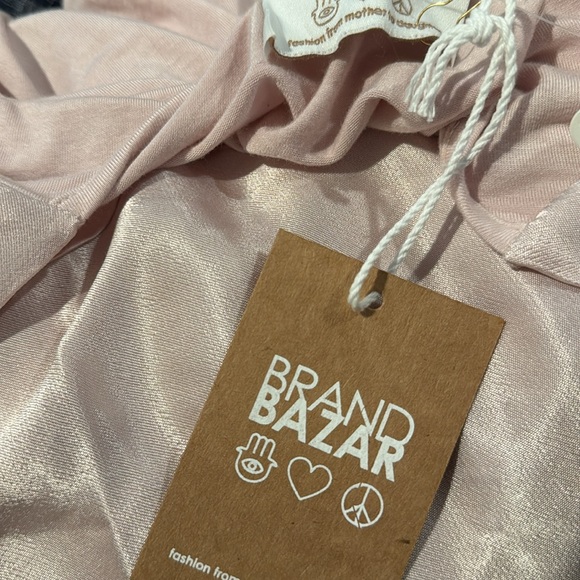 Brand Bazar NWT mixed media v neck top - Picture 8 of 9